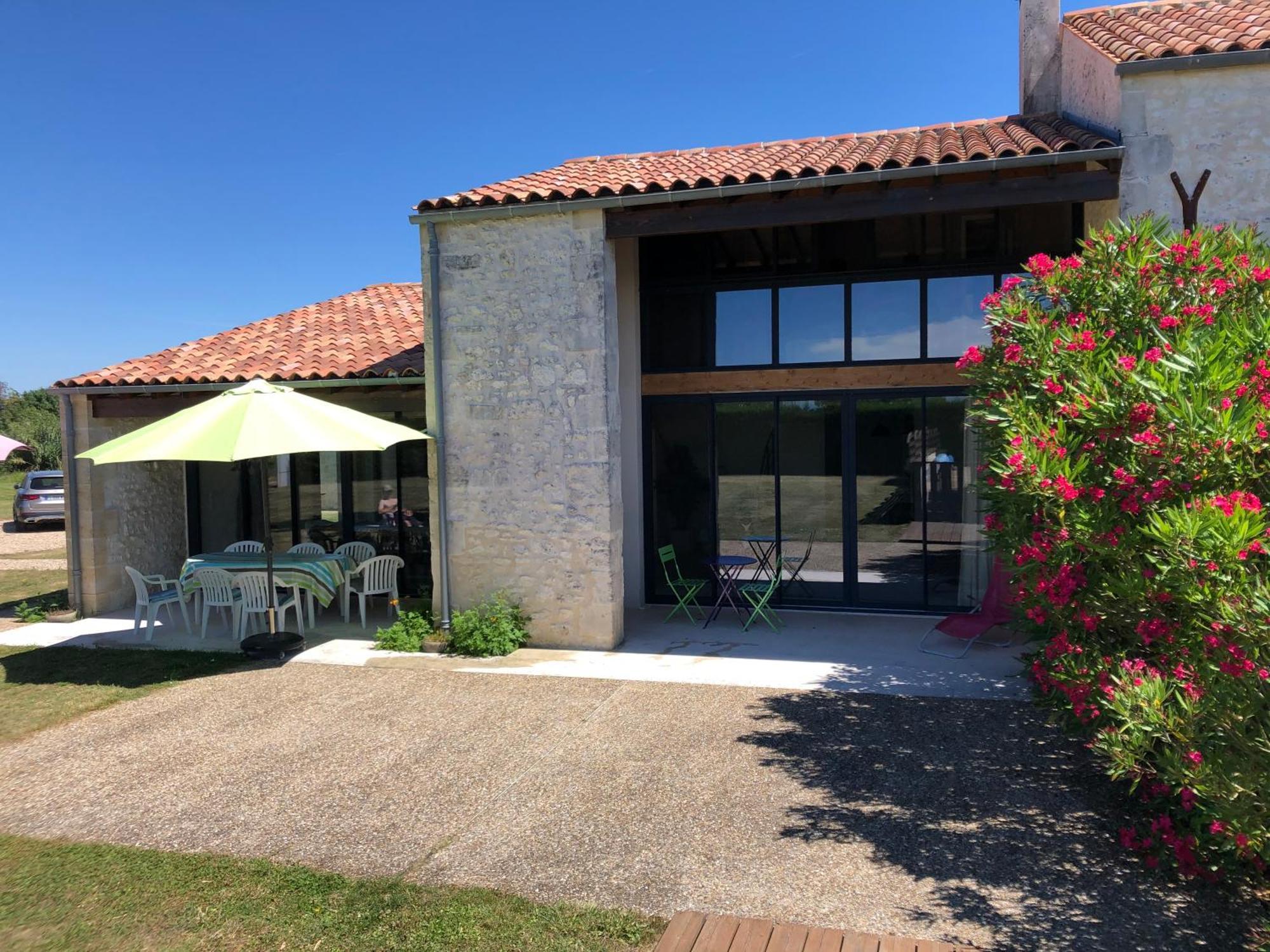 Gasthaus Le Domaine Des Aguins Saujon Exterior foto