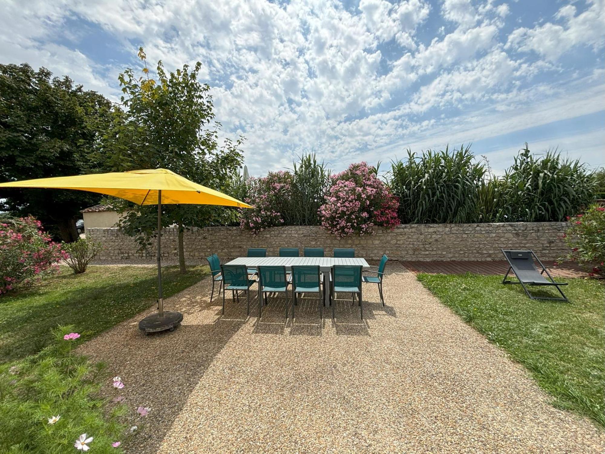 Gasthaus Le Domaine Des Aguins Saujon Exterior foto